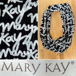 ➰NWOT Infinity Scarf | Mary Kay Script | Black & White